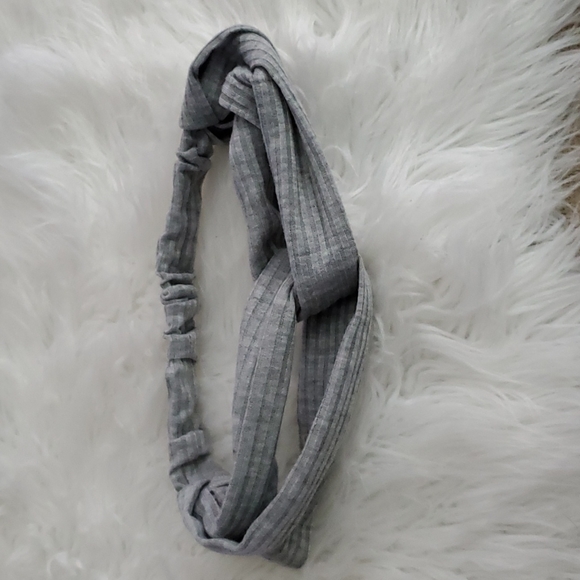 3/$15 Solid Elastic Stretchy Headband - Picture 2 of 6